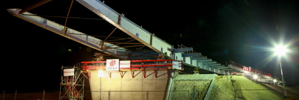Chantier de pont autoroutier A43 Eiffage TP de nuit — tarif photographe de chantier BTP, Romain Rubini