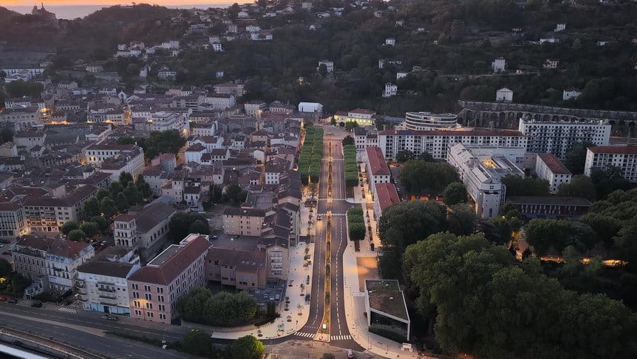 Chantier de réaménagement de voirie à Vienne (38) par Colas, suivi photo, drone et timelapse — Romain Rubini